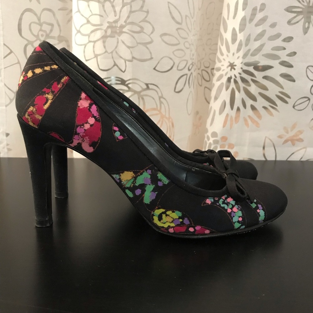 Stuart Weitzman Silk Pump